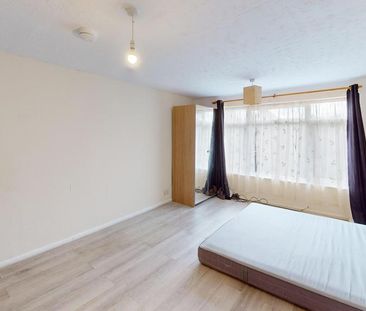 4 bedroom terraced house to rent - Photo 2