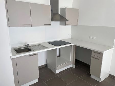 Location Appartement 2 pièces 44m² CAGNES SUR MER 06800 - Photo 2