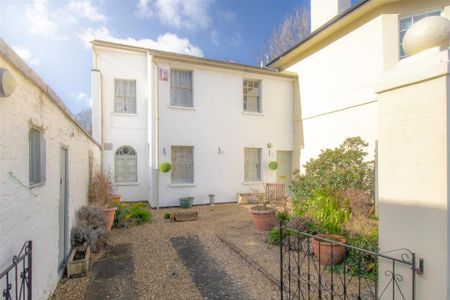 2 bedroom detached house to rent - Photo 4