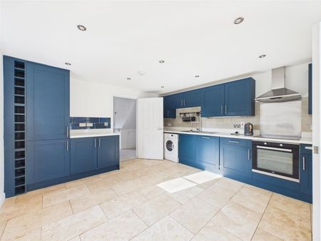 3 BED Town house To rent - Photo 5