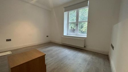 3 bedroom apartment to rent - Photo 2