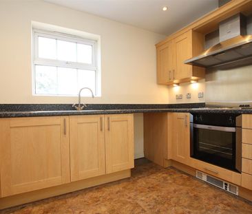 1 bedroom Apartment to let - Photo 2