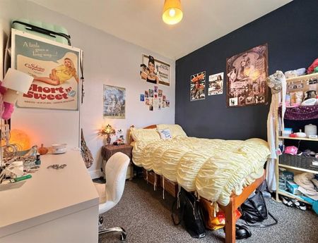 4 Bedroom Terraced To Let - Photo 2