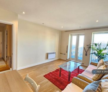 2 bedroom flat to rent - Photo 2