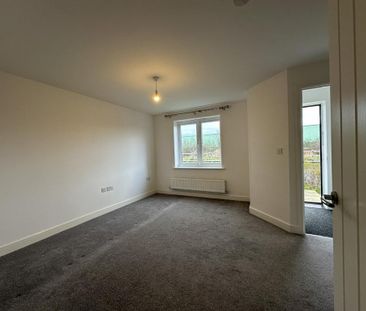 4 bedroom detached house to rent - Photo 2