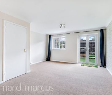 Middle Lane, Epsom - Photo 1