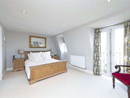 A fantastic four bedroom family house with a 31ft garden in Earlsfield. - Photo 3
