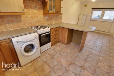 4 bedroom semi-detached house to rent - Photo 5