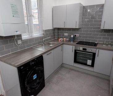 4 bedroom terraced house to rent - Photo 2
