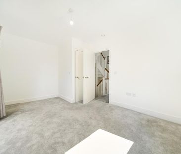 4 bedroom terraced house to rent - Photo 3