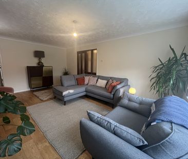 4 Bed Link Detached - Photo 2