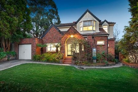 Charming Family Home in a Tranquil Cul-de-Sac - Photo 3