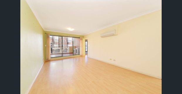 Beachside apartment with ocean views - Photo 1