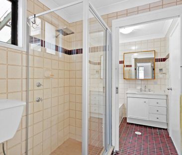 Spacious Family Home in a Peaceful Wentworth Falls Cul-de-sac - Photo 6