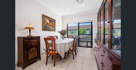 Spacious split level townhouse in central location - Photo 3