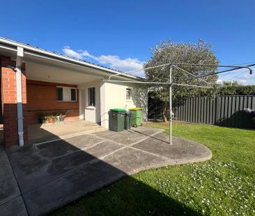 “Charming 3-Bedroom Home In Reservoir” - Photo 2