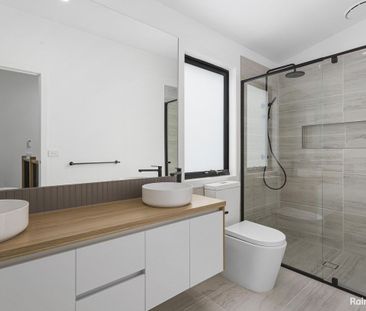 Sleek and Close to the Beach - Photo 4