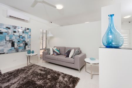 AWARD WINNING FAMILY HOME WITH A POOL IN SOUGHT AFTER LOCATION! - Photo 2