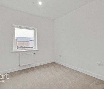 3 bedroom semi-detached house to rent - Photo 6