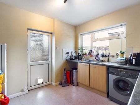 2 bedroom ground floor flat to rent - Photo 4