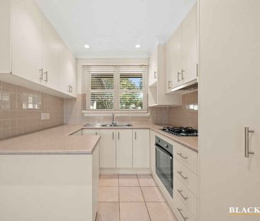 Charming Duplex in Prime Narrabundah Location - Photo 2