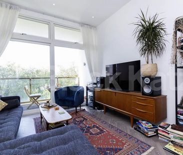New Development 2 bed 2 bath with large balcony close to kings cross - Photo 3