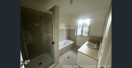 Lovely three bedroom townhouse with a leafy outlook - Photo 3