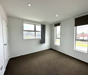 Convenient & Low-Maintenance Townhouse in Prime Central Location - Photo 5