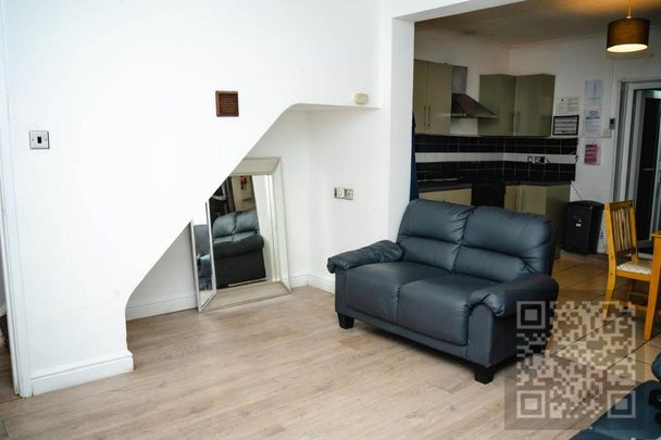 6 bedroom end of terrace house to rent - Photo 1