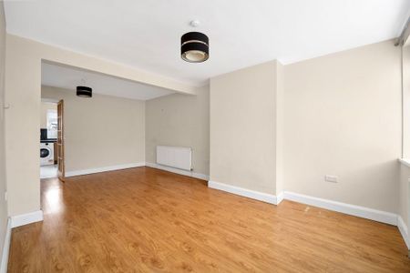 3 bedroom semi-detached house to rent - Photo 2