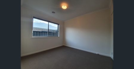 Spacious, Stylish & Perfectly Located – Your Next Family Home Awaits! - Photo 4