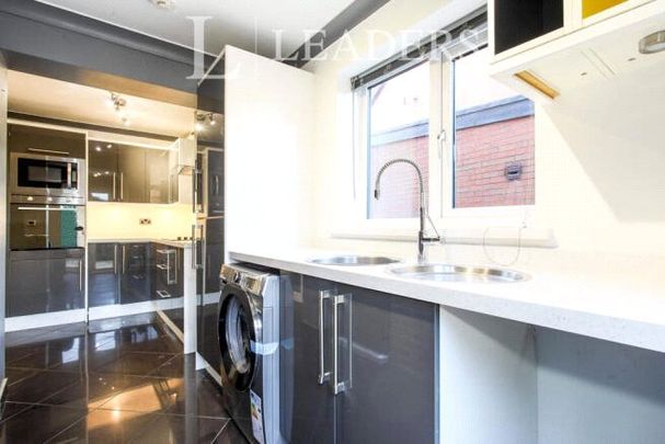 3 bedroom house to rent Red Lion Square, Chesterton, Newcastle, ST5 - Photo 1