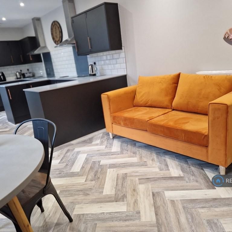 1 bedroom in a house share to rent - Photo 1