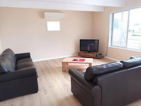 4 BEDROOM 2 BATHROOM APARTMENT above MOTEL ROOMS - Photo 3