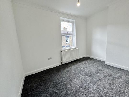 2 bedroom end of terrace house to rent - Photo 1