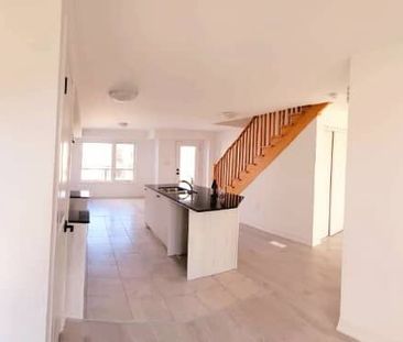 For Lease - 119 Fairlane Avenue, Barrie, Ontario - Photo 2