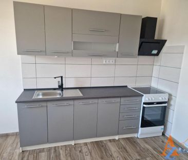 Pronájem bytu 3+1 80 m2 - Fotografie 3