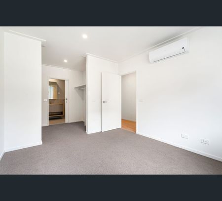 18 Kyle Road, Altona North, Vic 3025 - Photo 2