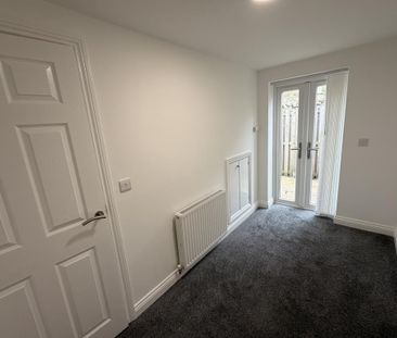 3 bedroom character property to rent - Photo 2
