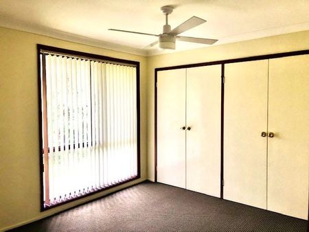 Spacious Three Bedroom Townhouse With Air Conditioning - Photo 2