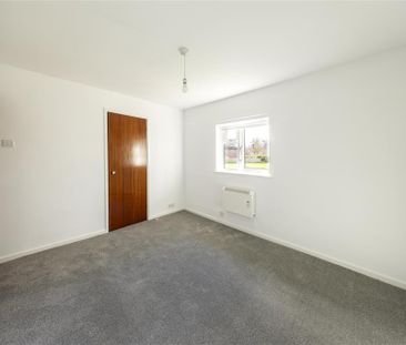 East Crescent - Photo 3