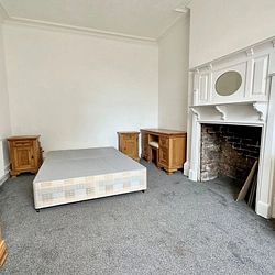 Laureston Place, Dover, CT16 1QX, Kent - Photo 2