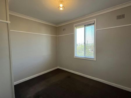 Freshly renovated 3 bedroom home - Photo 3