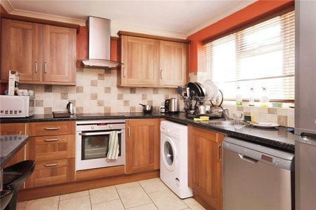 3 bedroom maisonette to rent - Photo 3