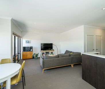 Private paradise in Inglewood - Photo 1