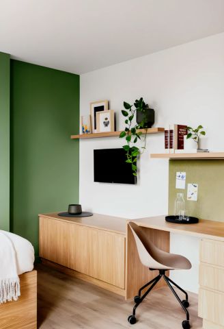 Larger Corner Studio Premium View - Photo 2