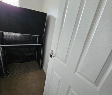 Room in a Shared House, Hacking Street, M7 - Photo 1