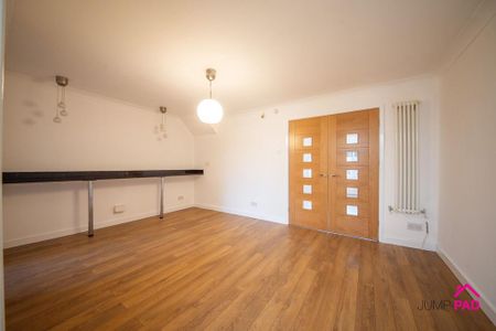 4 bedroom detached house to rent - Photo 3