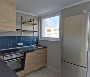 Ihr Rückzugsort: Helle Räume, sonnige Loggia und moderne Einbauküche - Photo 4