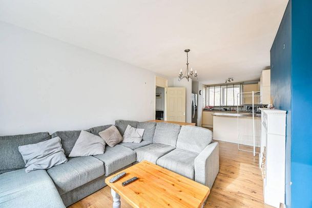 3 bedroom maisonette to rent - Photo 1